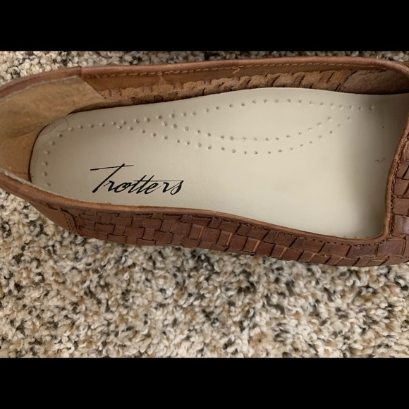 Trotters Liz Loafer Brown - Picture 3 of 11